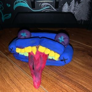 Couch mouth sculpture